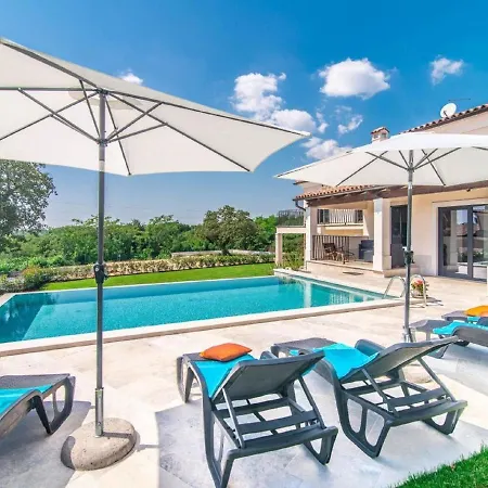 With Swimming Pool And Outdoor Kitchen Villa *