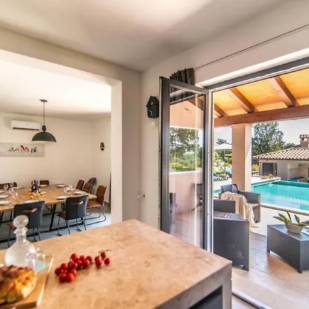 With Swimming Pool And Outdoor Kitchen * Svetvincenat